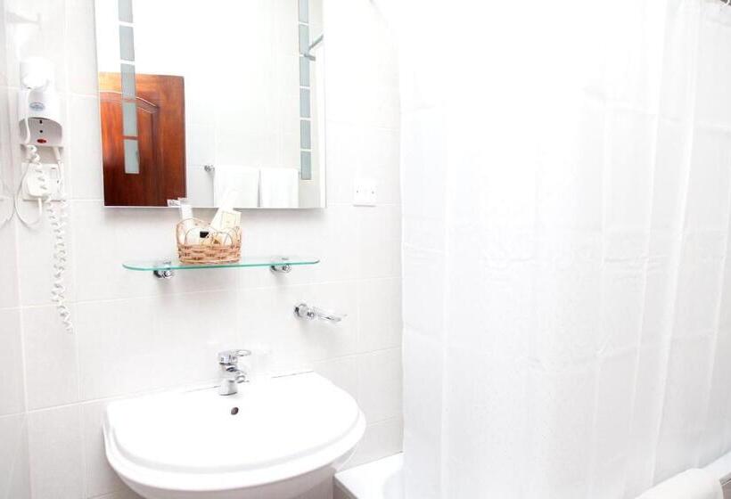 Hotel Mahogany Lodge, Cantonments