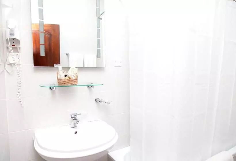 هتل Mahogany Lodge, Cantonments