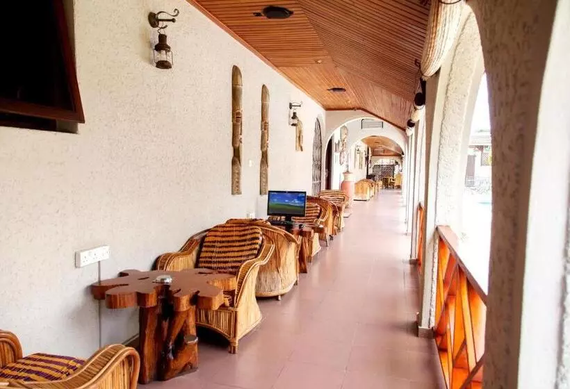 هتل Mahogany Lodge, Cantonments