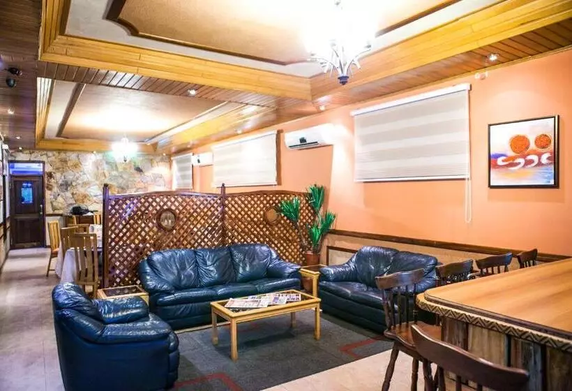 هتل Mahogany Lodge, Cantonments