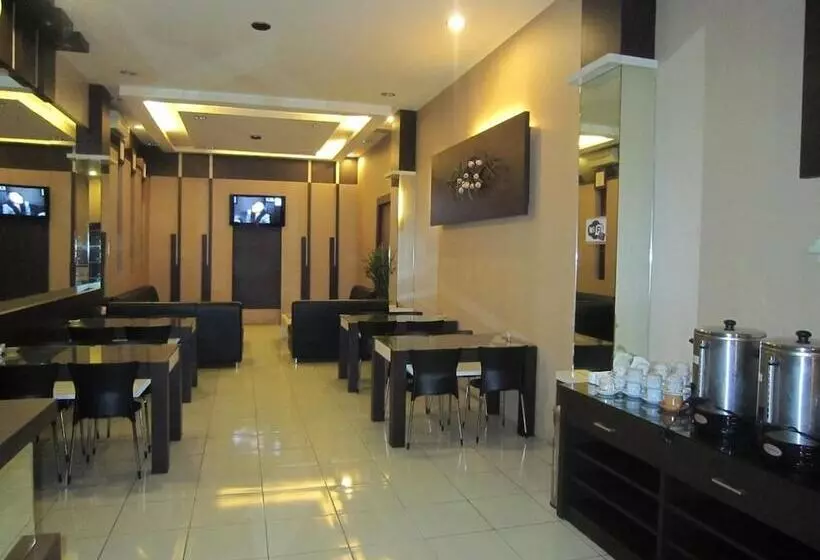 ホテル Wisma Sederhana Mitra Reddoorz