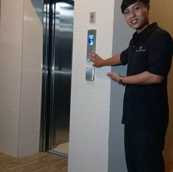 ホテル Wisma Sederhana Mitra Reddoorz