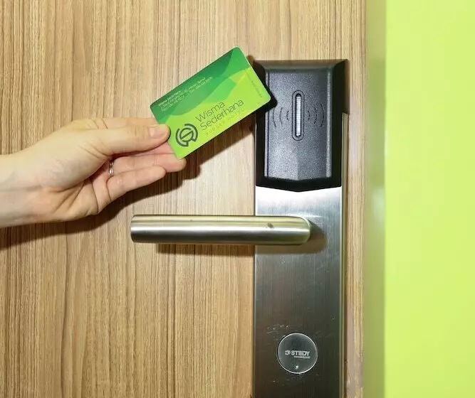 ホテル Wisma Sederhana Mitra Reddoorz