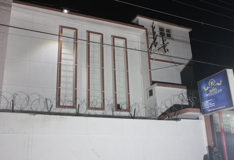 پانسیون Royal Palace