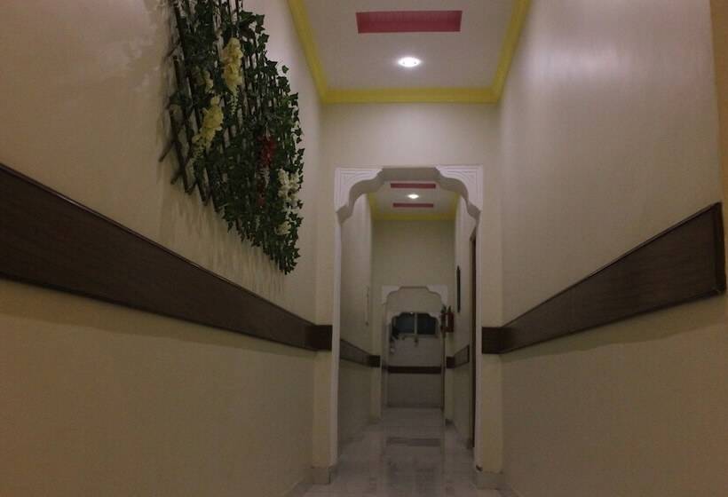 پانسیون Royal Palace