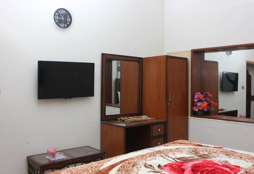 پانسیون Royal Palace