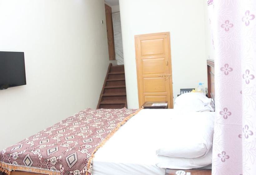 پانسیون Royal Palace