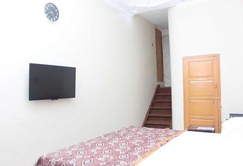 پانسیون Royal Palace