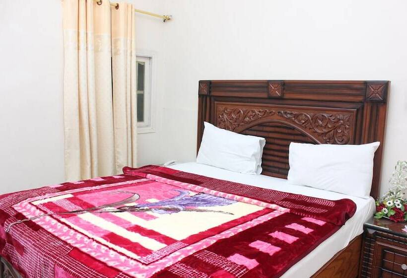 پانسیون Royal Palace