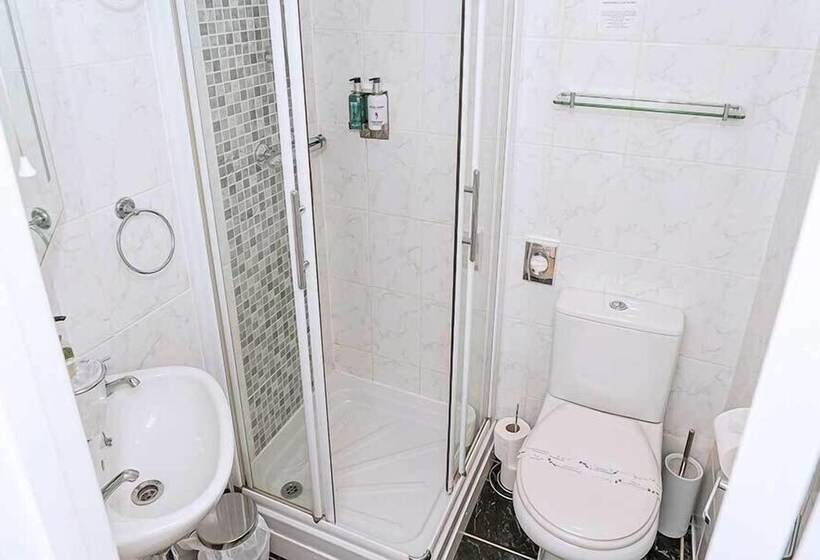 פנסיון Stour Lodge Guest House