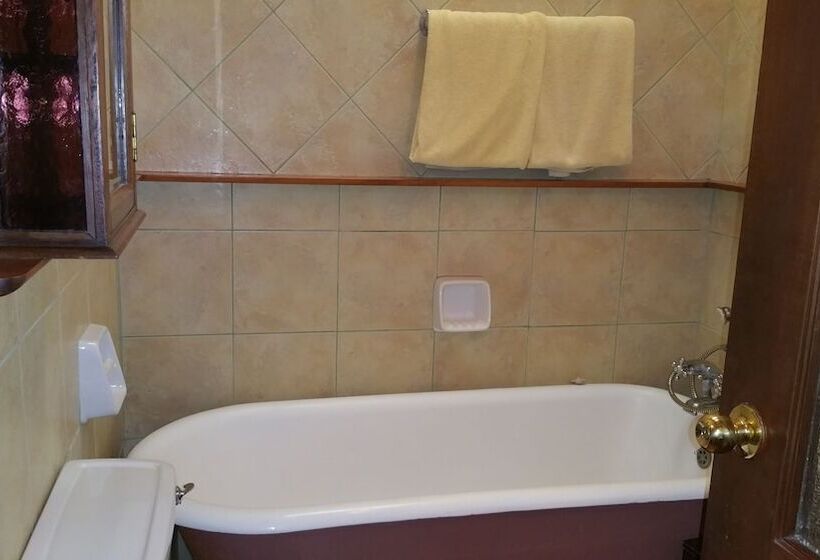 Woodmere Grand Hotel & Serviced Apartments