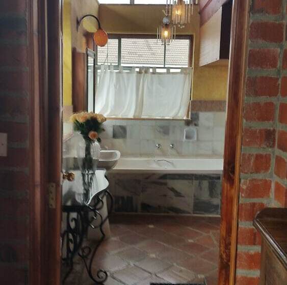 Woodmere Grand Hotel & Serviced Apartments