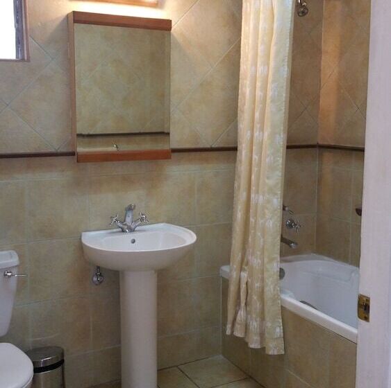 Woodmere Grand Hotel & Serviced Apartments