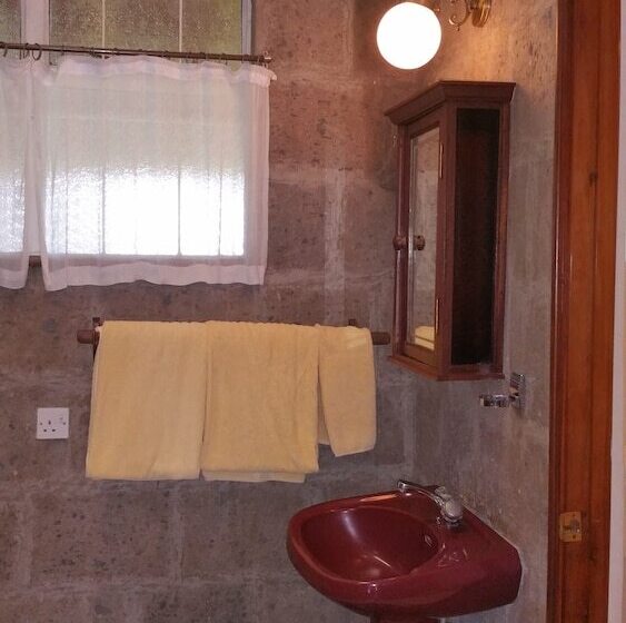 Woodmere Grand Hotel & Serviced Apartments