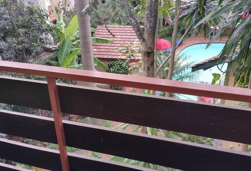 Woodmere Grand Hotel & Serviced Apartments