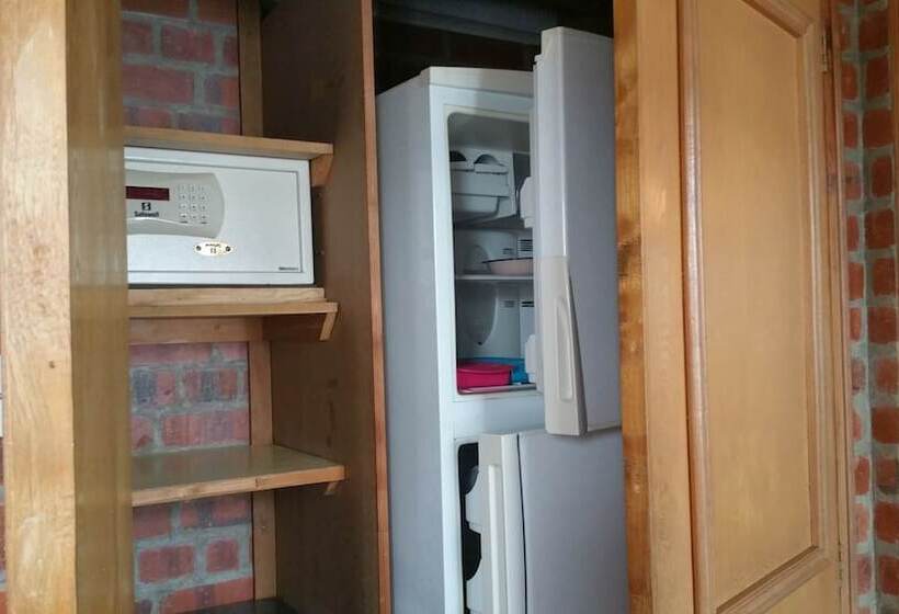 Woodmere Grand Hotel & Serviced Apartments