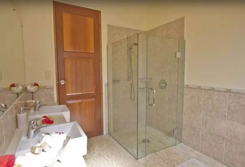 تختخواب و صبحانه Rarotonga S Fishing Lodge   Gt S