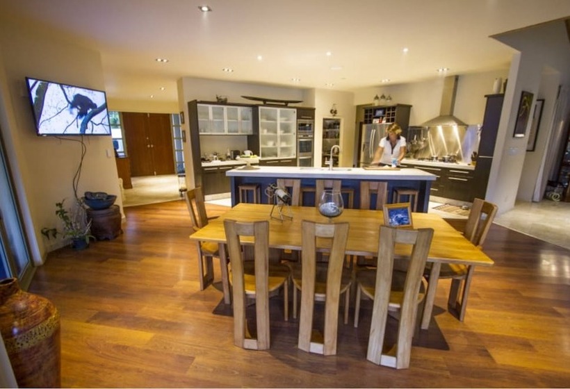 تختخواب و صبحانه Rarotonga S Fishing Lodge Gt S