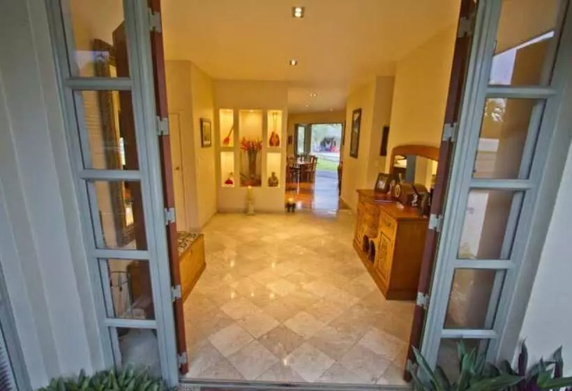 تختخواب و صبحانه Rarotonga S Fishing Lodge   Gt S