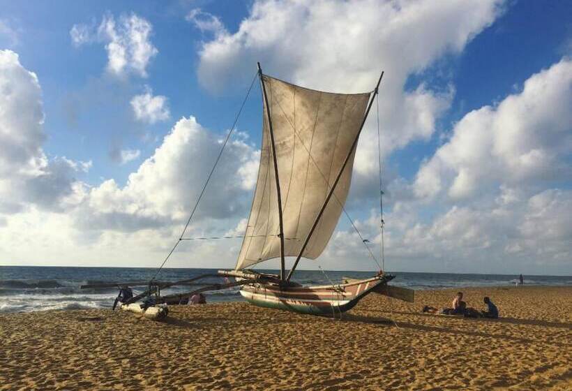 Beacon Beach Hotel Negombo