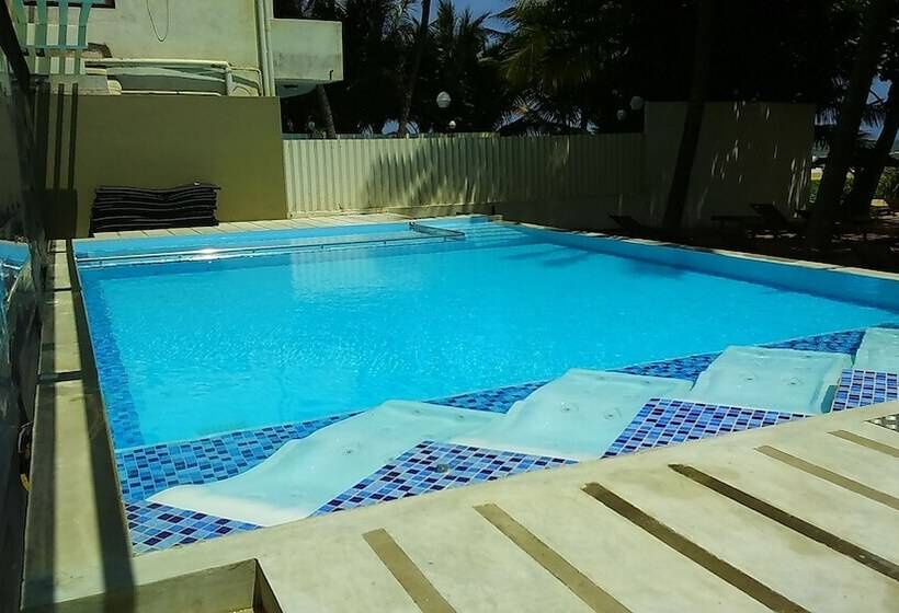 Beacon Beach Hotel Negombo