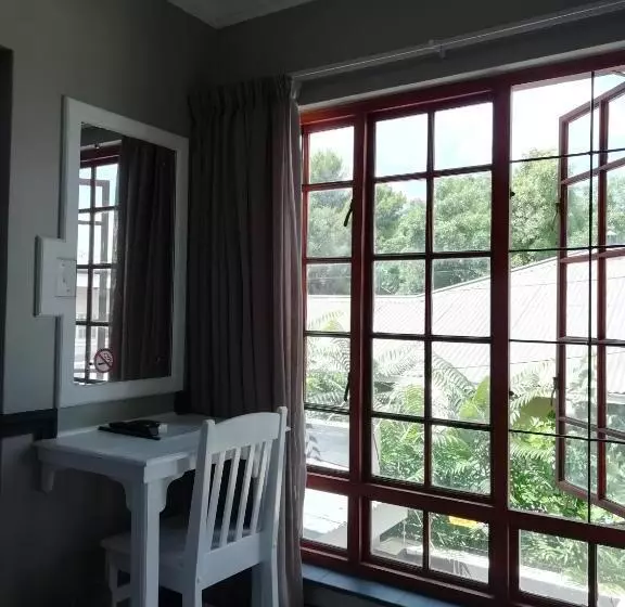 هتل Oakwood Lodge