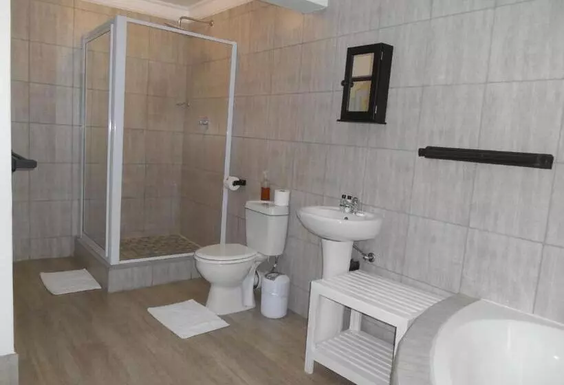 هتل Oakwood Lodge