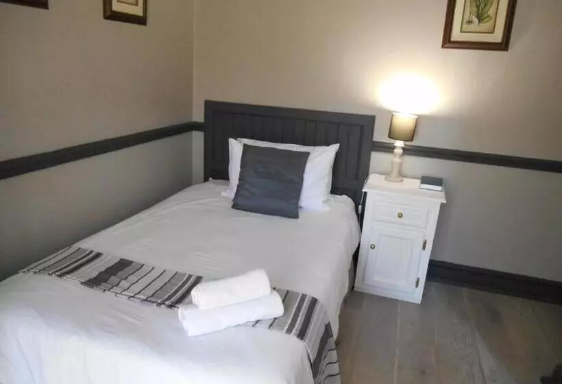 هتل Oakwood Lodge