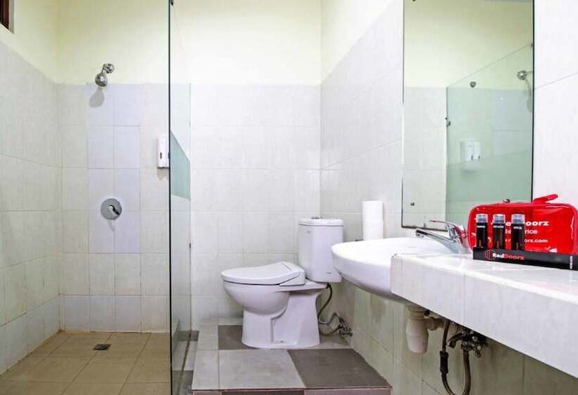 فندق Reddoorz At Benesari 2 Legian