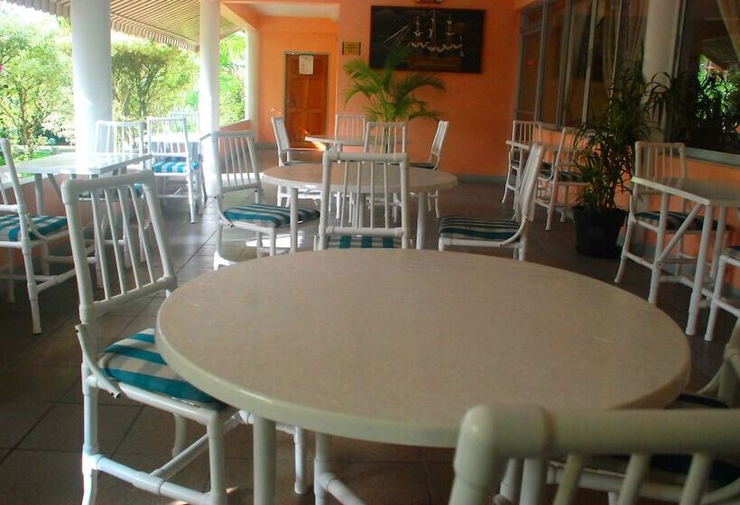 هتل Rovanel S Resort And Conference Centre