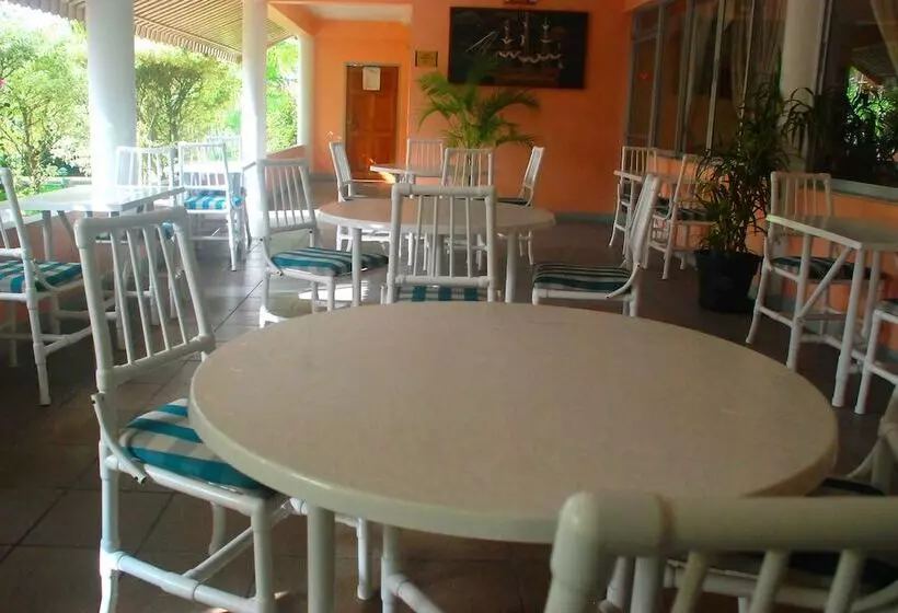Hotelli Rovanel S Resort And Conference Centre