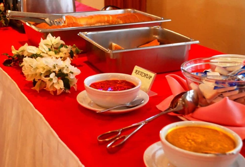 هتل Rovanel S Resort And Conference Centre