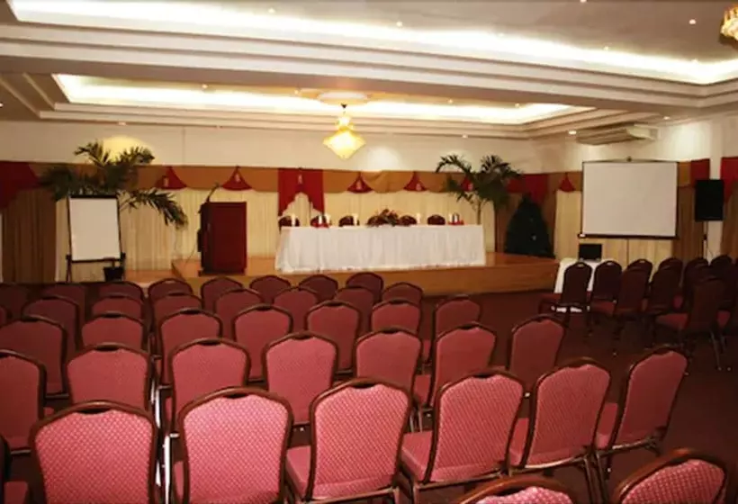 Hotelli Rovanel S Resort And Conference Centre