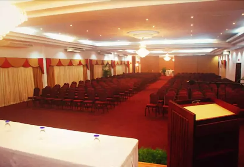 Hotelli Rovanel S Resort And Conference Centre