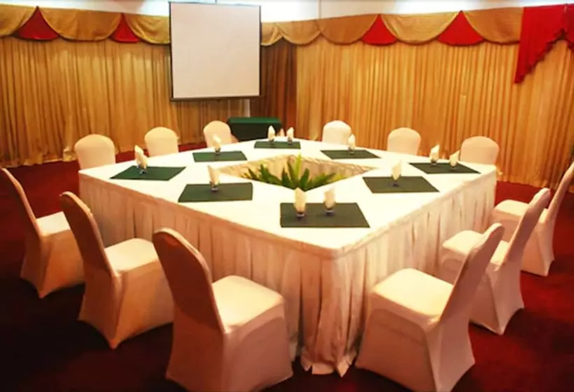 Hotelli Rovanel S Resort And Conference Centre