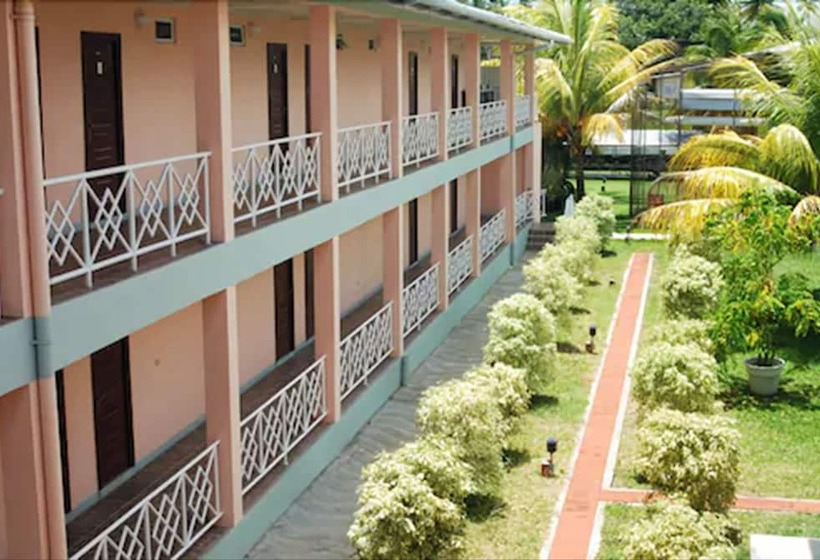 هتل Rovanel S Resort And Conference Centre