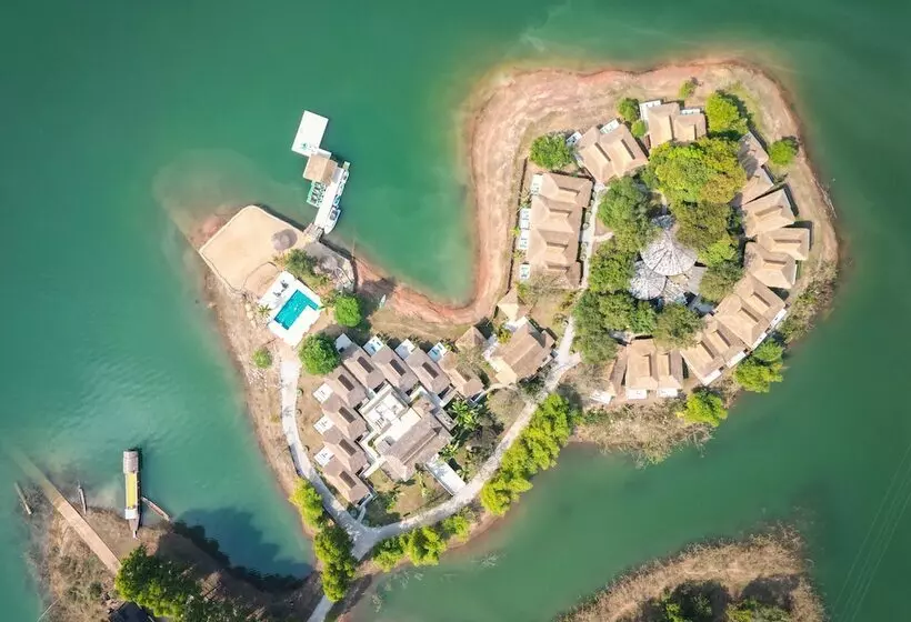 ホテル The Sanctuary Nam Ngum Beach Resort