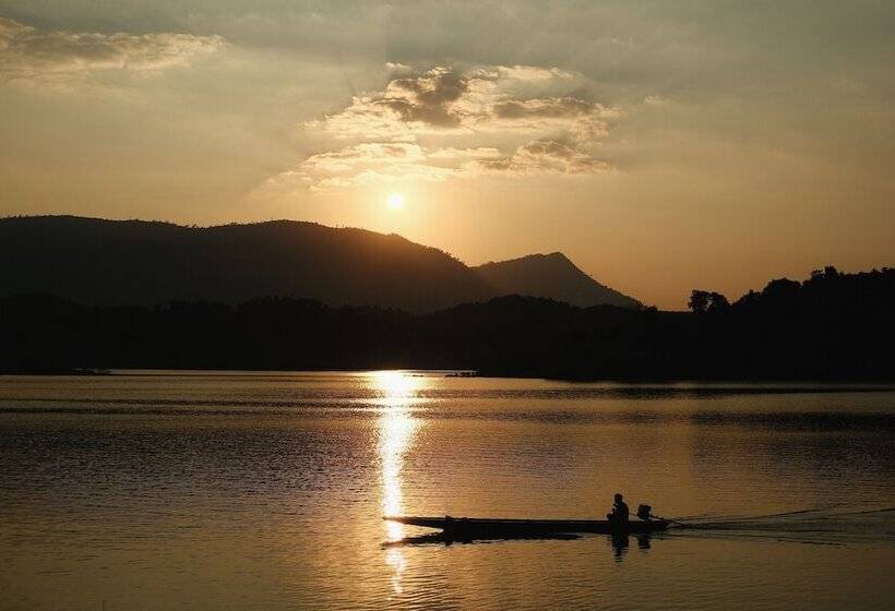 ホテル The Sanctuary Nam Ngum Beach Resort