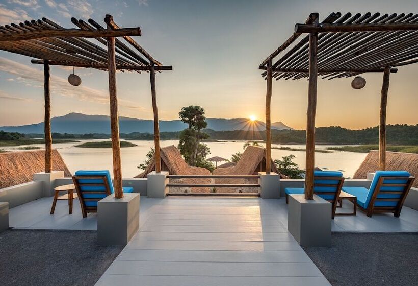 ホテル The Sanctuary Nam Ngum Beach Resort