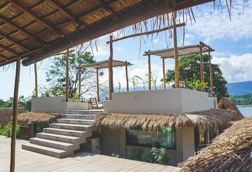 ホテル The Sanctuary Nam Ngum Beach Resort
