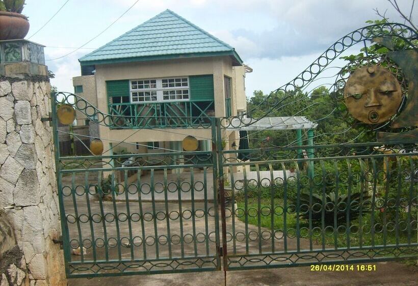 Naturesview Castle B&b