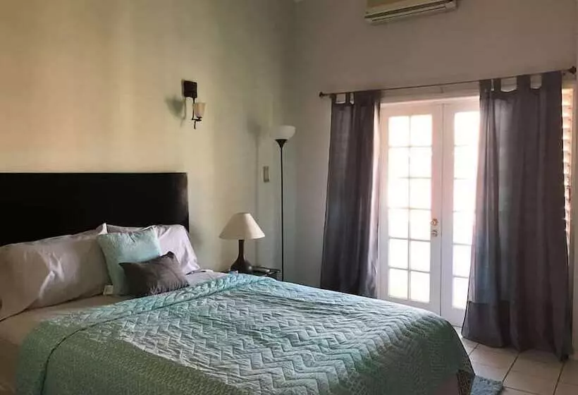 Naturesview Castle B&b