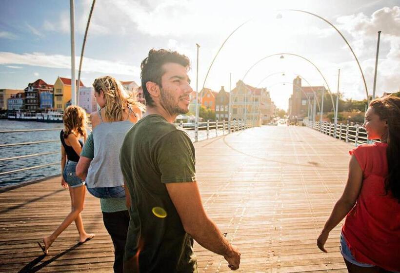 Palm Trees Apartments