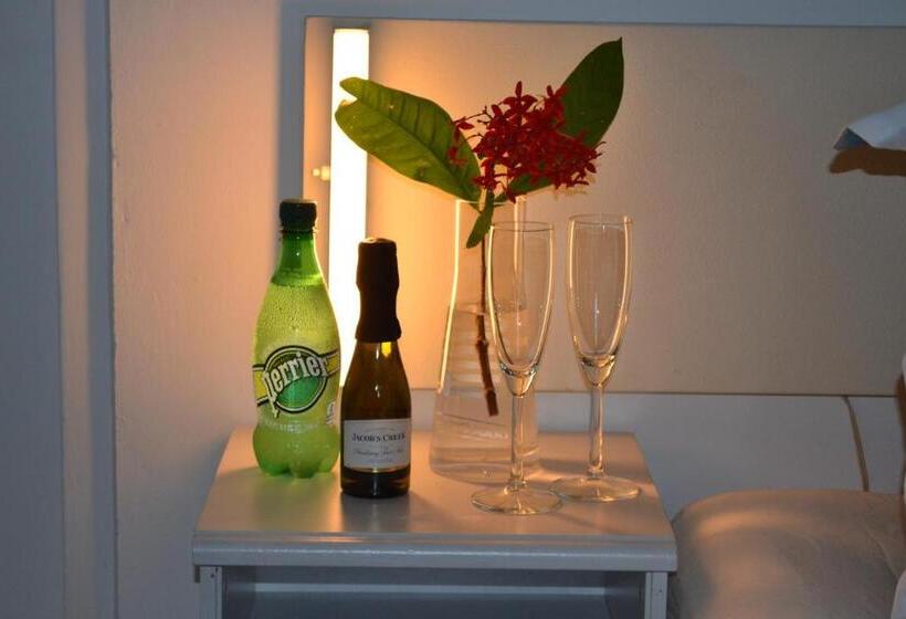 Palm Trees Apartments