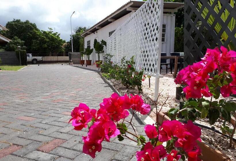 Palm Trees Apartments