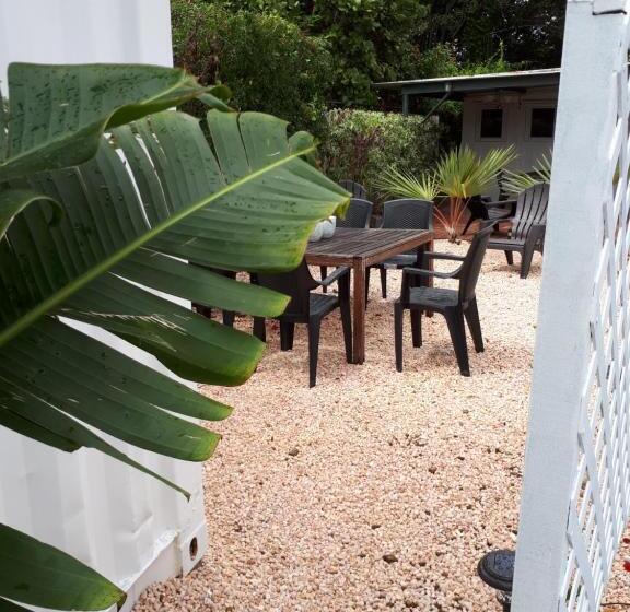 Palm Trees Apartments