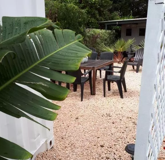 Palm Trees Apartments