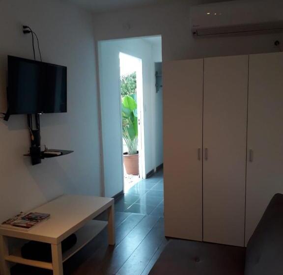 Palm Trees Apartments