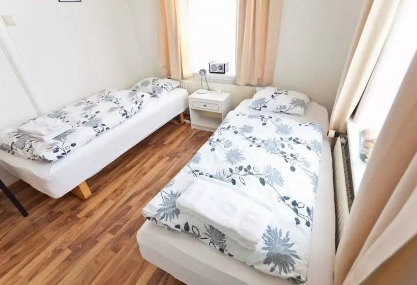 پانسیون Akurinn Guesthouse