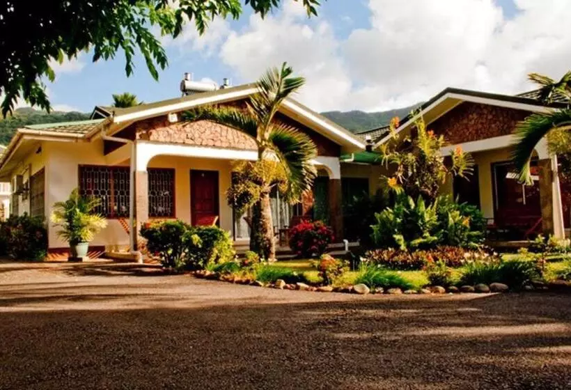 پانسیون Villa De Roses